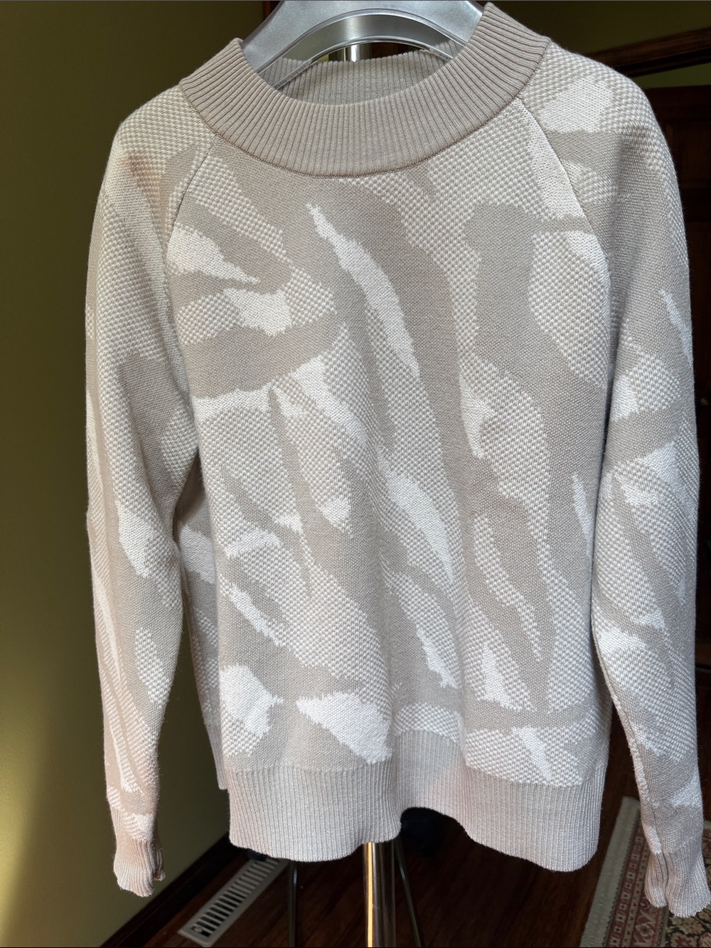 Athleta Beige and White Crewneck Patterned Sweater